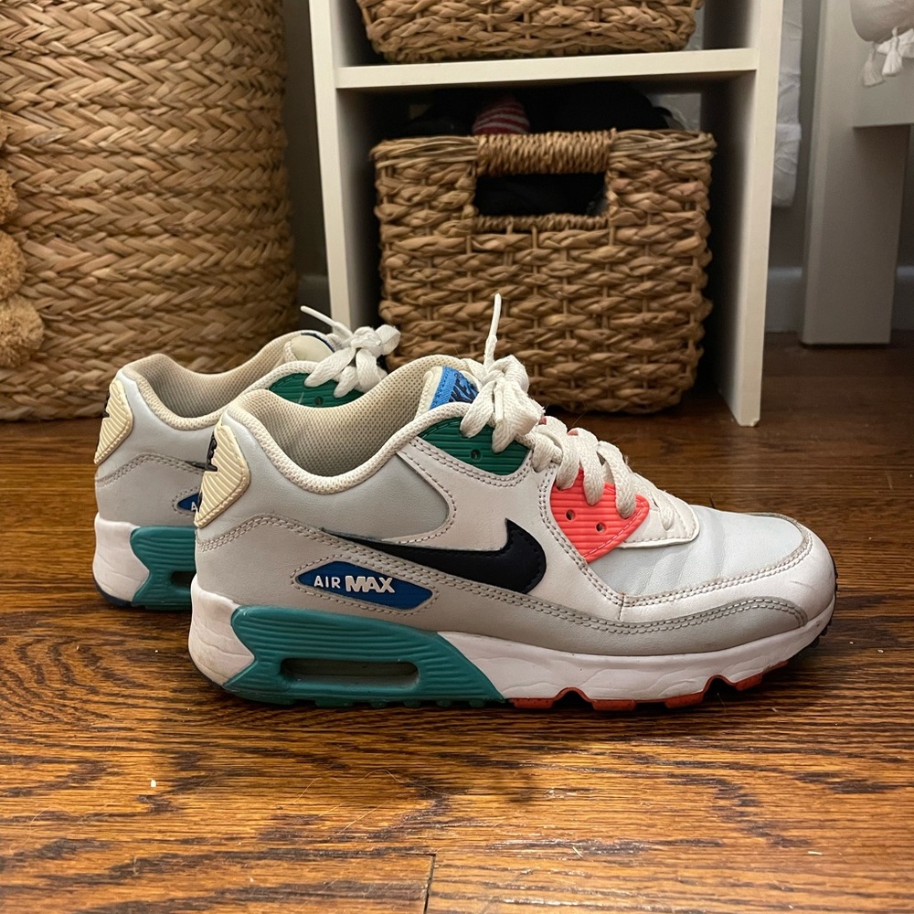 Nike Vintage Air Max Shoes Size 5-Youth